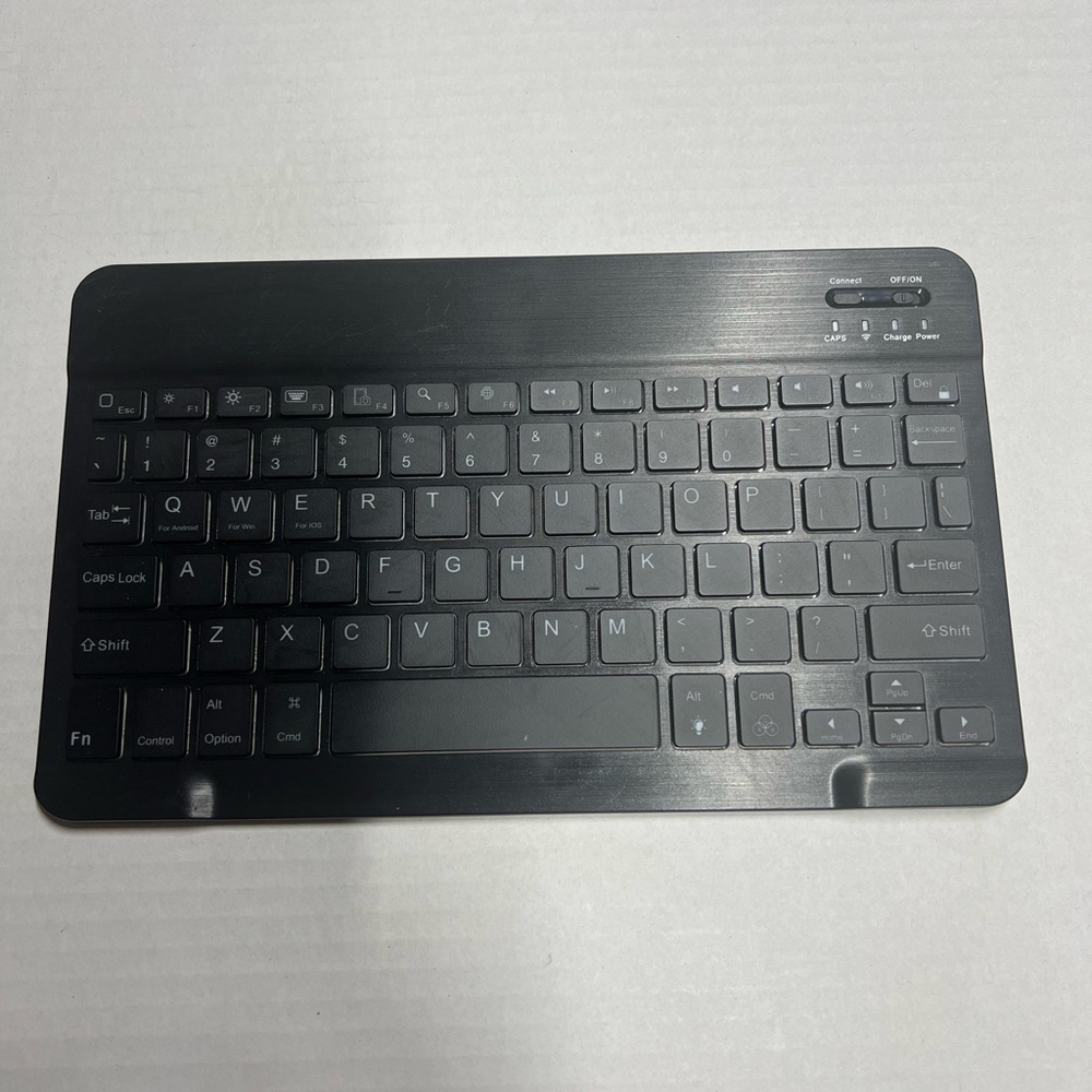Universal slim portable wireless keyboard